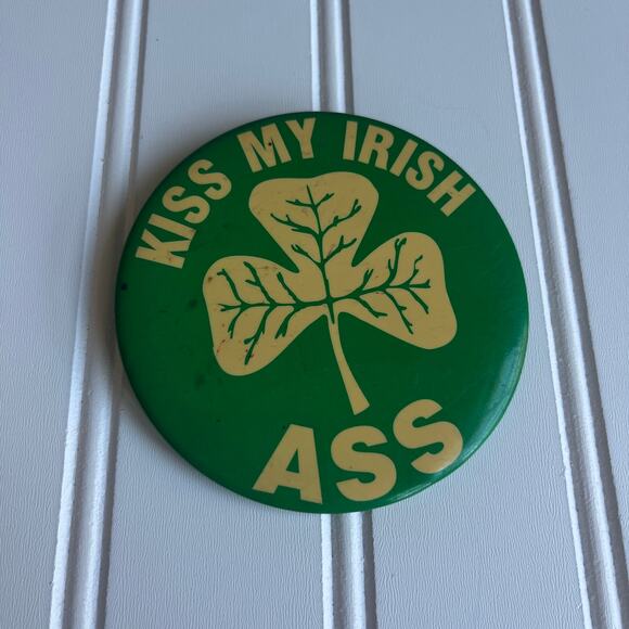 Vintage “Kiss My Irish Ass” Shamrock Pinback Button – Large 3″ Green & Gold - Picture 1 of 3